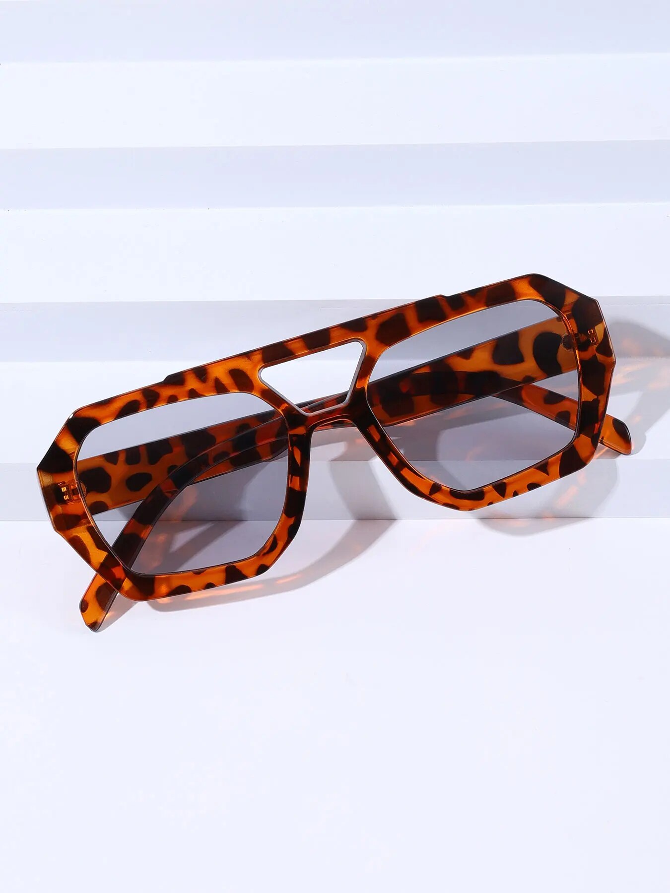 Fashion Vintage Square Irregul - огляд і ціна Vintage Fashion Aesthetic